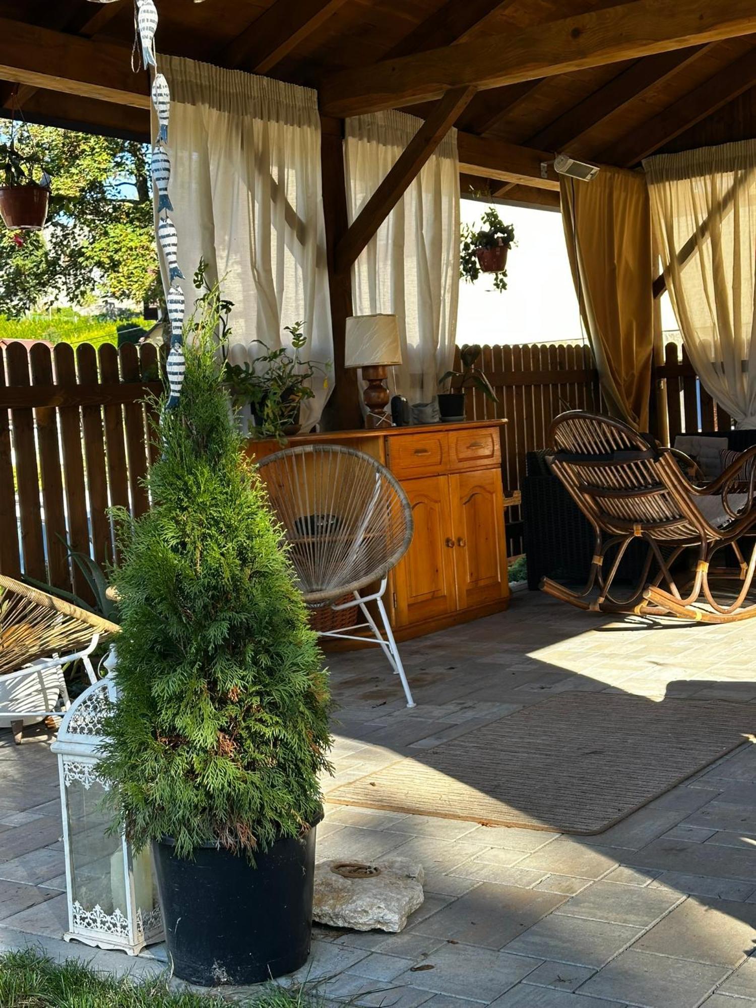 Gosciniec Stara Szkola Hotel Haluszowa Buitenkant foto